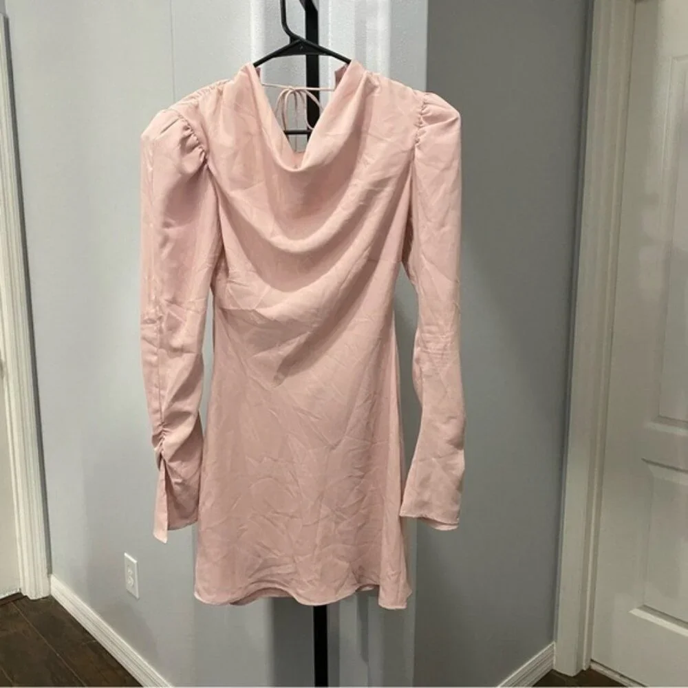 De La Vali Dress Size 8 Satin Blush Pink Long Sleeve Open Back Mini - Picture 2 of 12